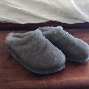 Grey fury clogs